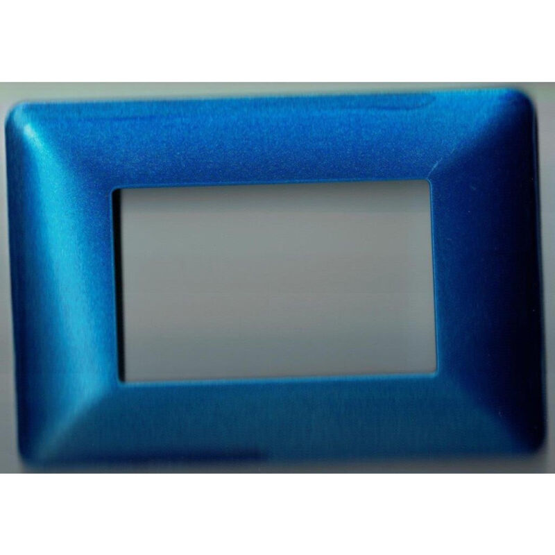 foto del prodotto trade shop traesio placchette placche in abs per serie matix bticino compatibile 3 4 6 moduli color blu metallizzato 6 fori 