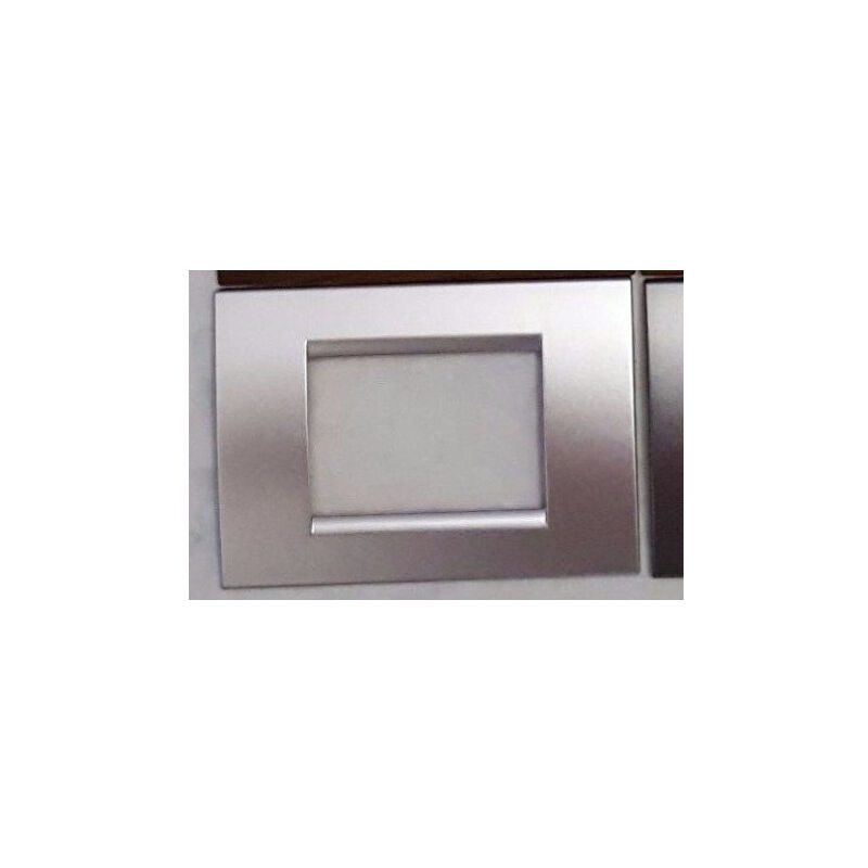 foto del prodotto trade shop traesio placchette placche in abs per serie matix bticino compatibile 3 4 6 moduli color cromo 3 fori 