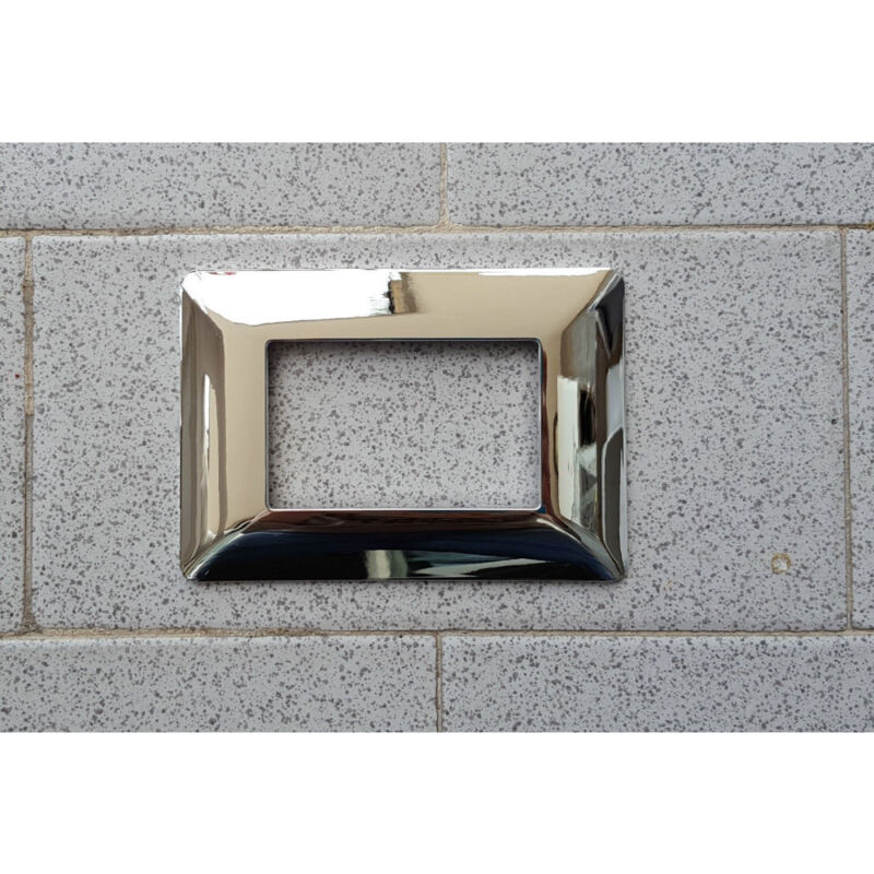 foto del prodotto trade shop traesio placchette placche in abs per serie matix bticino compatibile 3 4 6 moduli color cromo 6 fori 