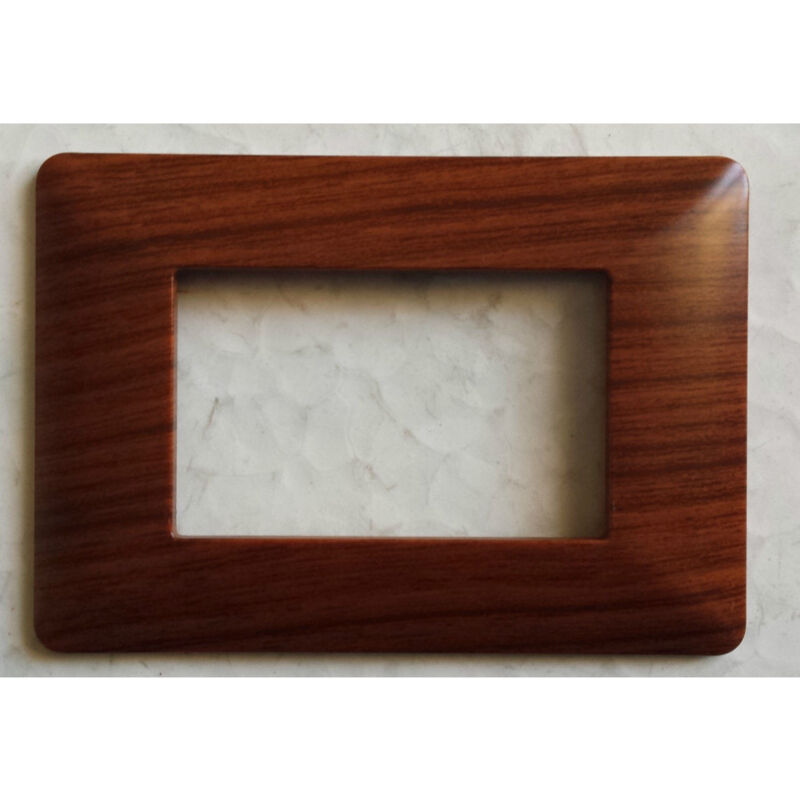 foto del prodotto trade shop traesio placchette placche in abs per serie matix bticino compatibile 3 4 6 moduli color legno chiaro 3 fori 