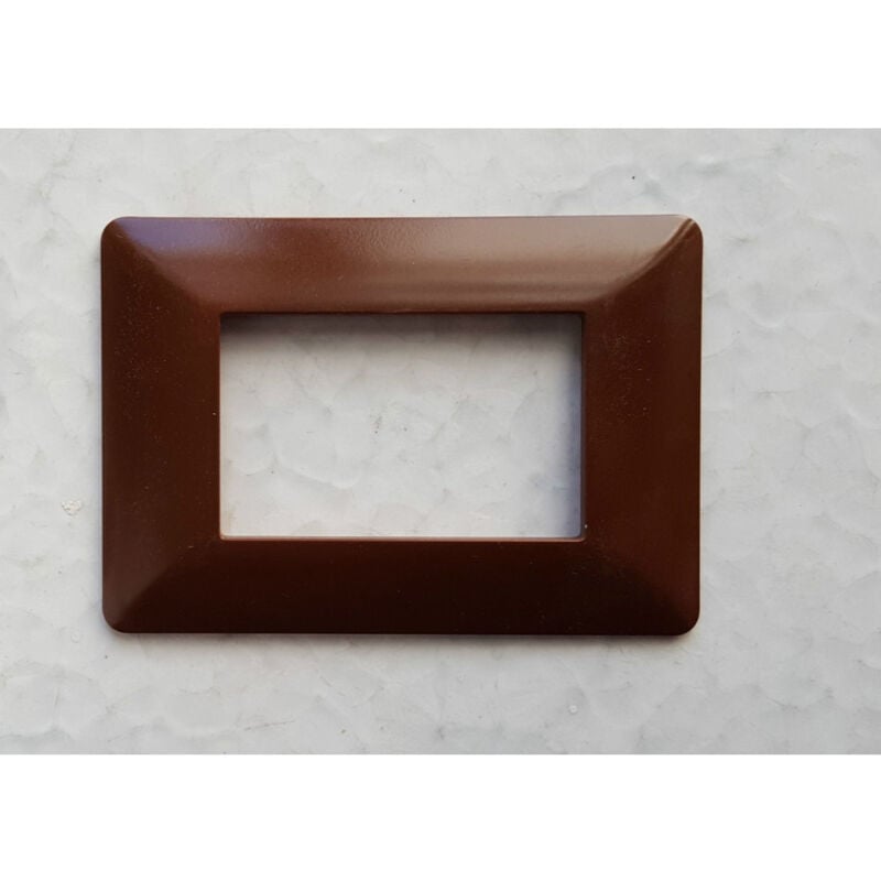 foto del prodotto trade shop traesio placchette placche in abs per serie matix bticino compatibile 3 4 6 moduli color marrone 3 fori 