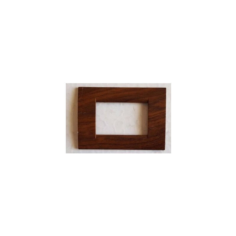 foto del prodotto trade shop traesio placchette placche in abs per serie matix bticino compatibile 3 4 6 moduli color radica di noce 4 fori 