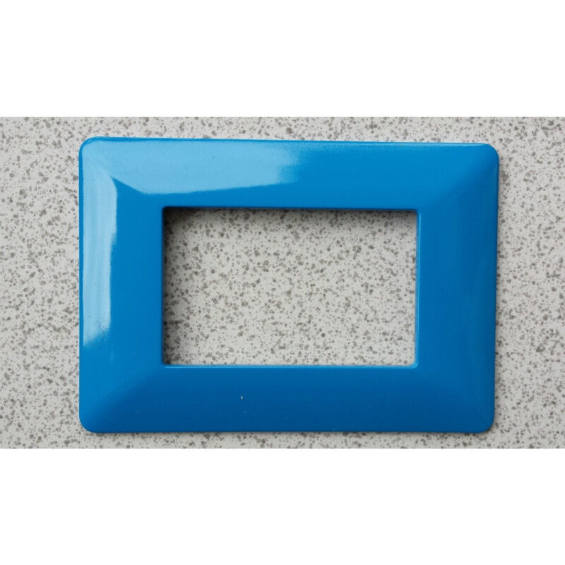 foto del prodotto trade shop traesio placchette placche in abs per serie matix bticino compatibile 3 4 6 moduli color turchese 3 fori 