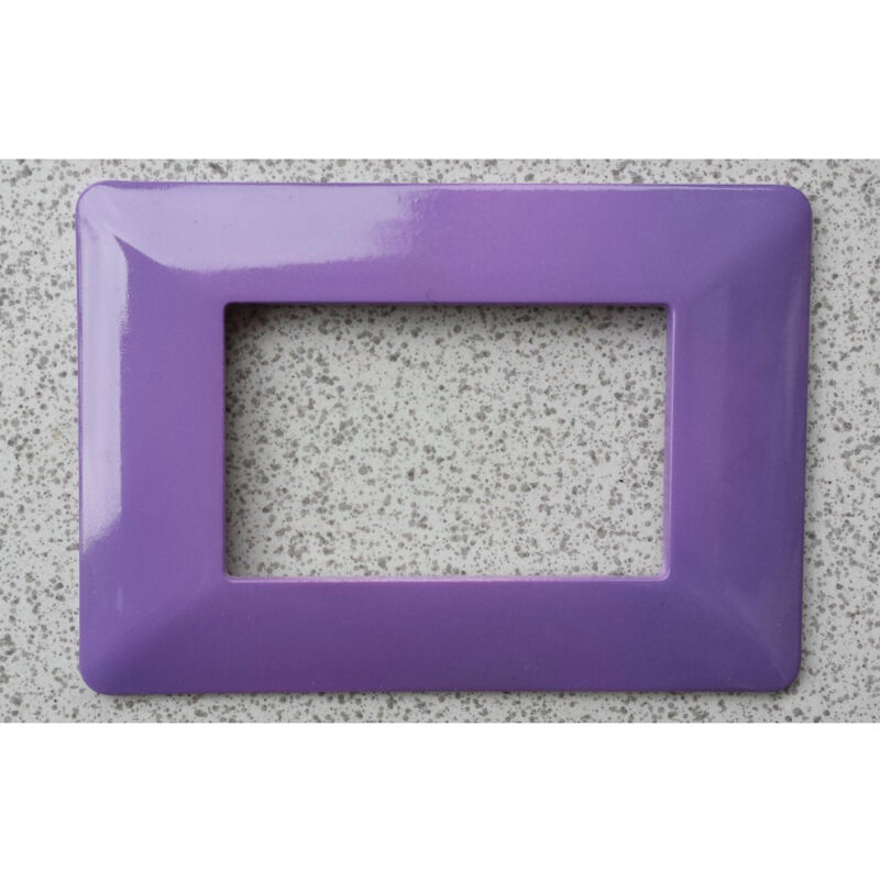 foto del prodotto trade shop traesio placchette placche in abs per serie matix bticino compatibile 3 4 6 moduli color viola 4 fori 