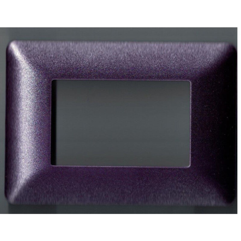 foto del prodotto trade shop traesio placchette placche in abs per serie matix bticino compatibile 3 4 6 moduli color viola metallizzato 3 fori 