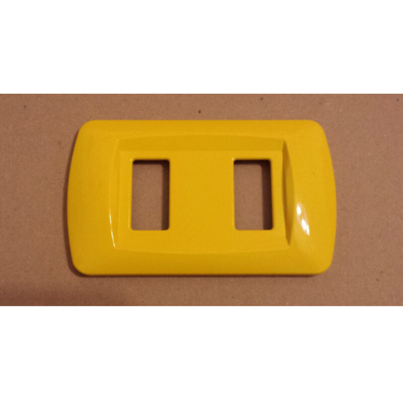 foto del prodotto trade shop traesio - placchette placche in abs serie magic bticino compatibili placca copriprese fori - giallo -3 fori -