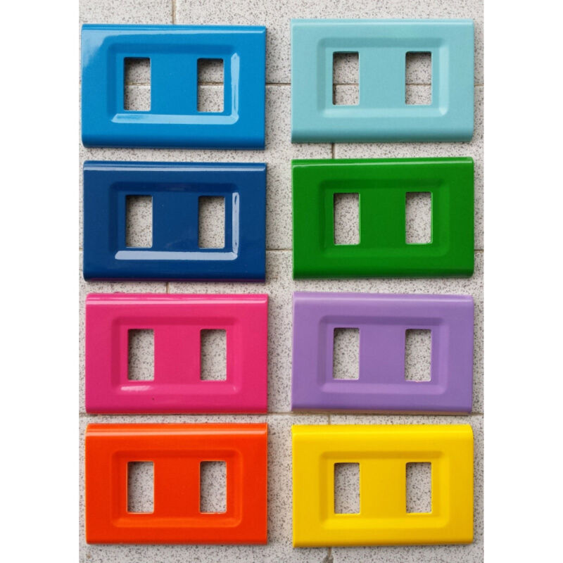 foto del prodotto trade shop traesio - placchette placche in abs serie magic elite bticino compatibili color copriprese - blu metallizzato -5 fori -