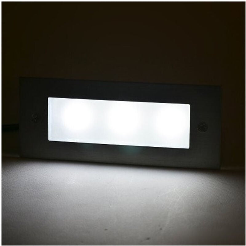 foto del prodotto trade shop traesio segna passi segnapasso calpestabile ip44 a led 3w faretto faro a muro parete bianco freddo 