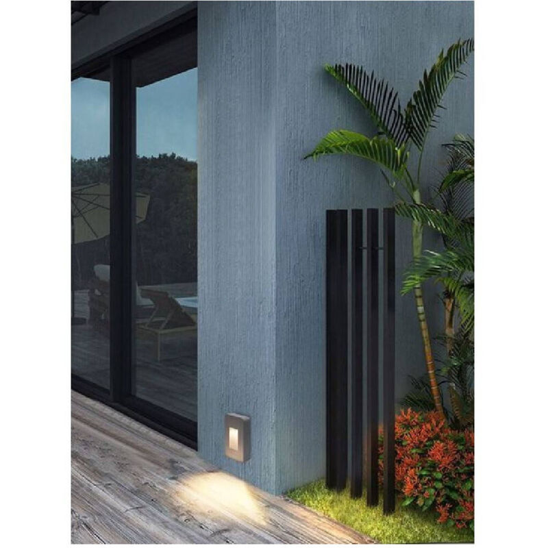 foto del prodotto trade shop traesio segnapasso da esterno faretto 12 watt ip65 grigio luce calda fredda es62 bianco caldo 