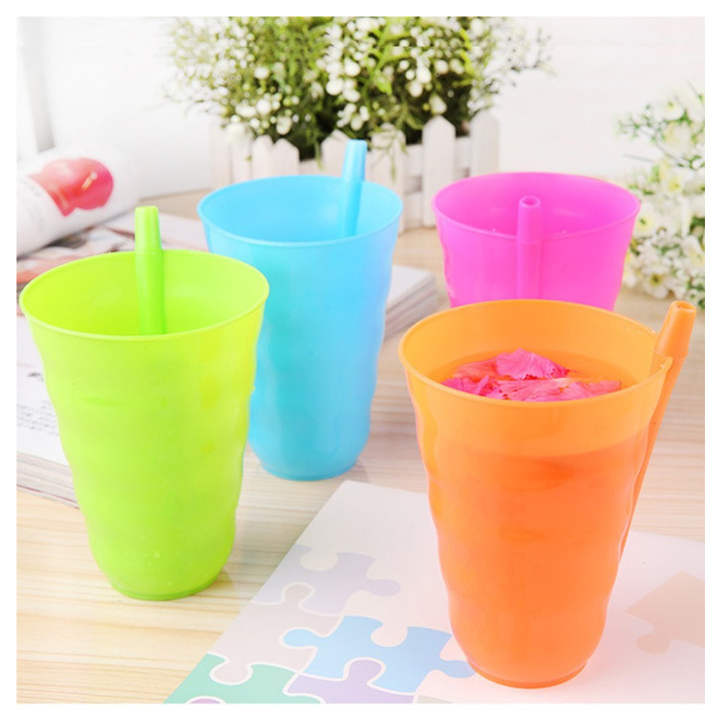 foto del prodotto trade shop traesio set 12 pezzi bicchieri in plastica colorata con cannuccia incorporata bimbi 
