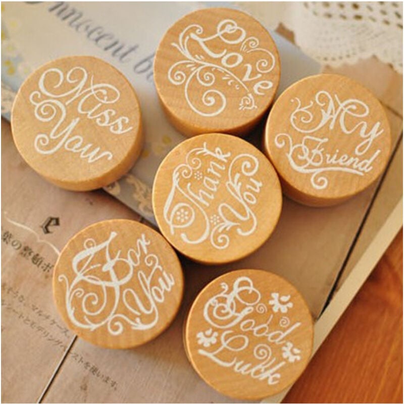 foto del prodotto trade shop traesio set 4 pezzi timbri effetto legno happy birthday timbro doppio tampone 