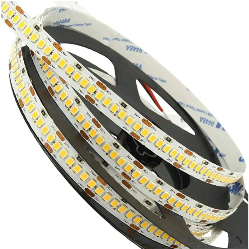 foto del prodotto trade shop traesio strip led striscia 600 leds m 12v 24w m lunghezza 5 mt 2400 lumen senza guaina bianco freddo 