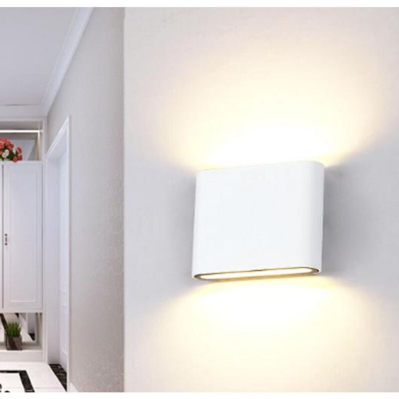 foto del prodotto trade shop traesio wisdom applique led cob 10w quadrata bianca slim up down luce fredda naturale xc 9047 bianco naturale 