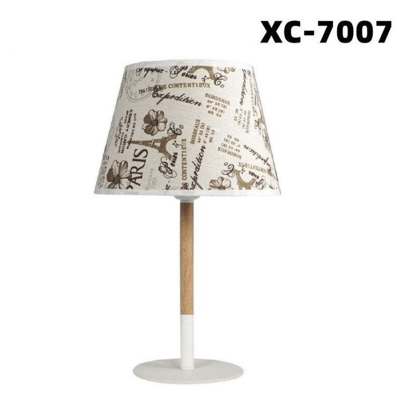 foto del prodotto trade shop traesio wisdom lampada da tavolo con paralume bianco in tessuto base legno lampada e27 xc 7007 
