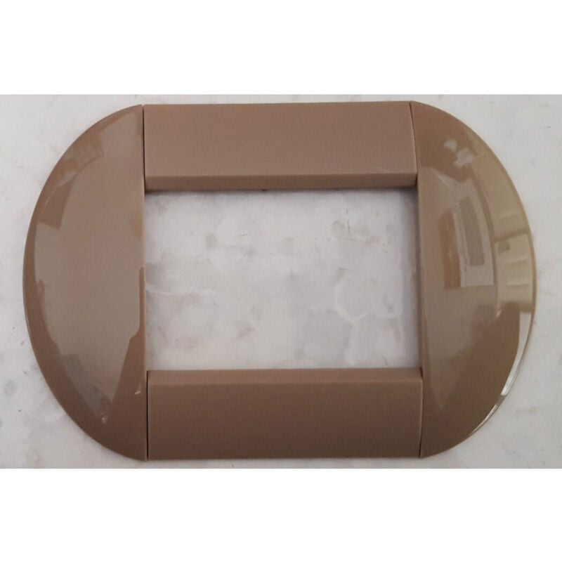 foto del prodotto traesio placca placche placchette compatibili living international light bombate bticino grigio giallastro 3 fori trade shop