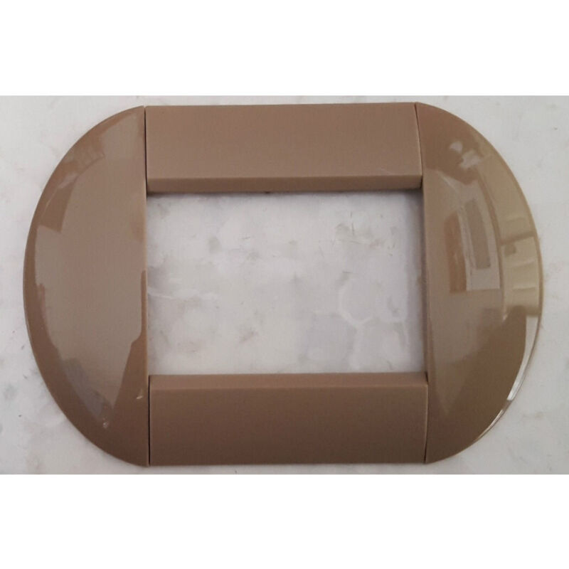 foto del prodotto traesio placca placche placchette compatibili living international light bombate bticino grigio giallastro 4 fori trade shop
