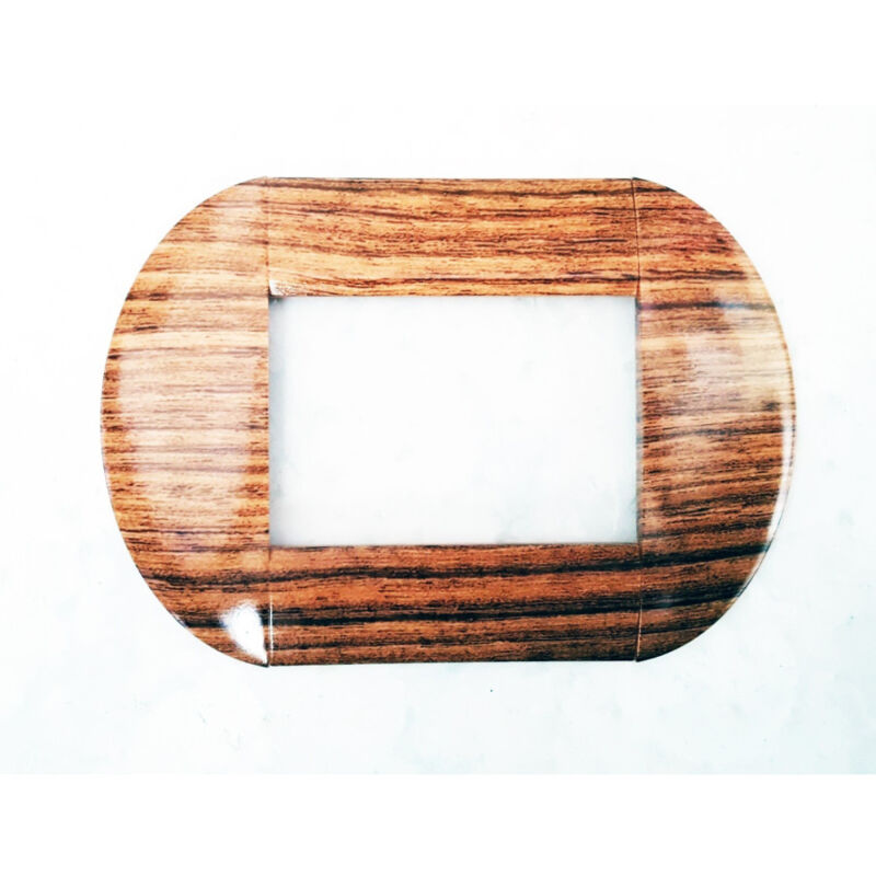 foto del prodotto traesio placca placche placchette compatibili living international light bombate bticino legno chiaro 4 fori trade shop