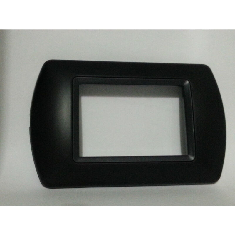 foto del prodotto traesio placchette placche in abs compatibili per serie living international placca nero 3 fori trade shop