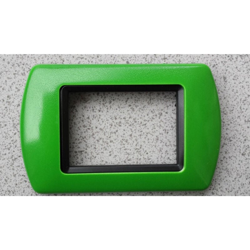 foto del prodotto traesio placchette placche in abs compatibili per serie living international placca verde 7 fori trade shop