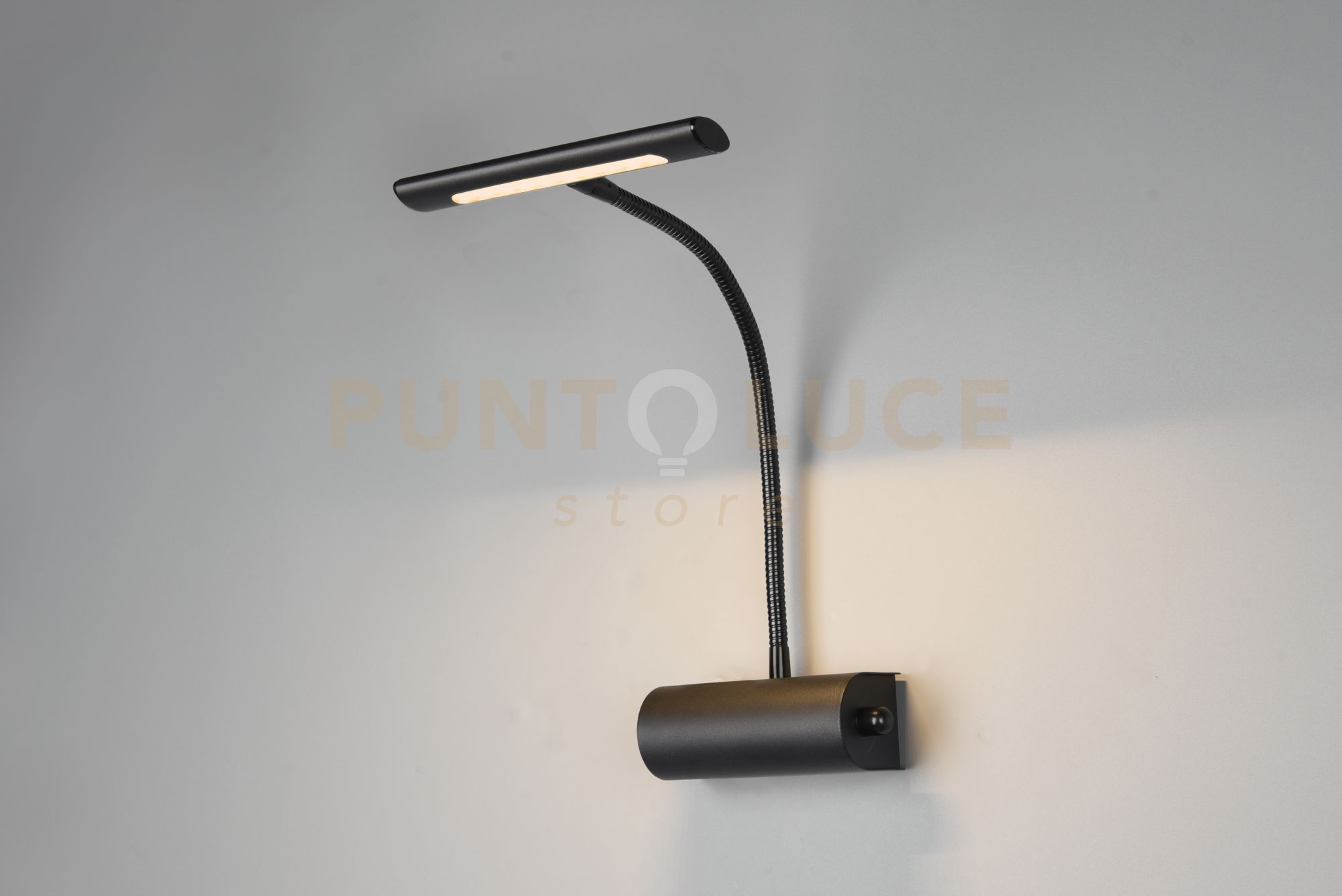 foto del prodotto trio lighting curtis applique led 4w 430lm, 3000k nera flessibile cm18xh35 dimmerabile