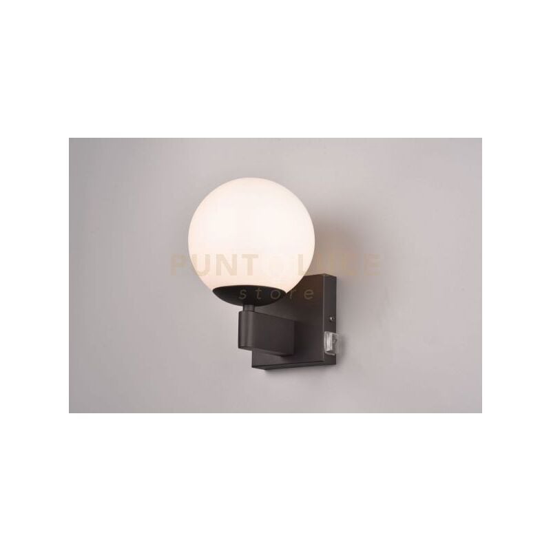 foto del prodotto trio lighting kula applique bagno metallo nero e vetro bianco con interruttore ip44 h. 20cm 1 luce attacco e14
