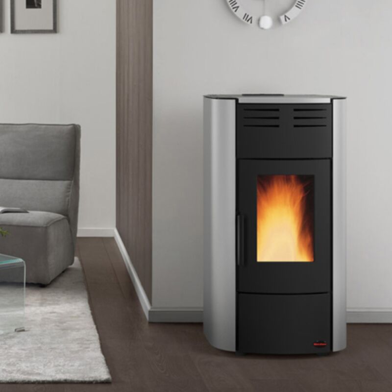 foto del prodotto tuttacasa la nordica extraflame stufa a pellet raffaella idro h15 2.0 argento 20,7 kw per 545 m riscaldamento rivestimento in acciaio