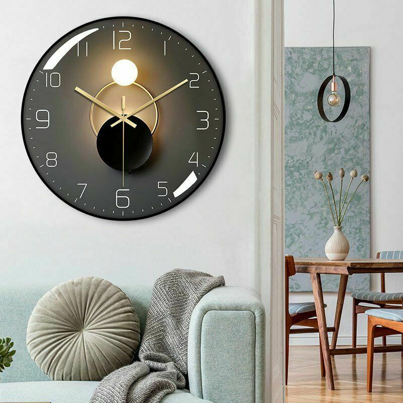 foto del prodotto ulisem orologio da parete luminoso con radiocomando, dotato di 4 led blu, rilevatore di buio e 3 modalit di illuminazione permanente, disattivata