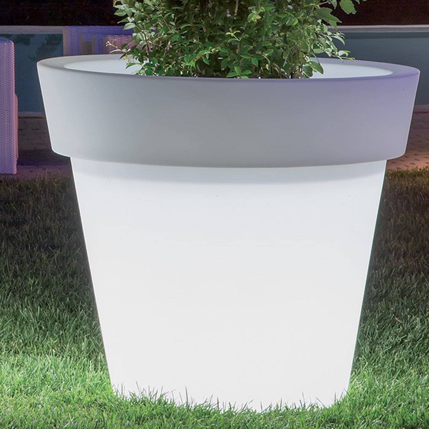 foto del prodotto vaso gemma led multicolor con batteria in resina diametro 80 cm