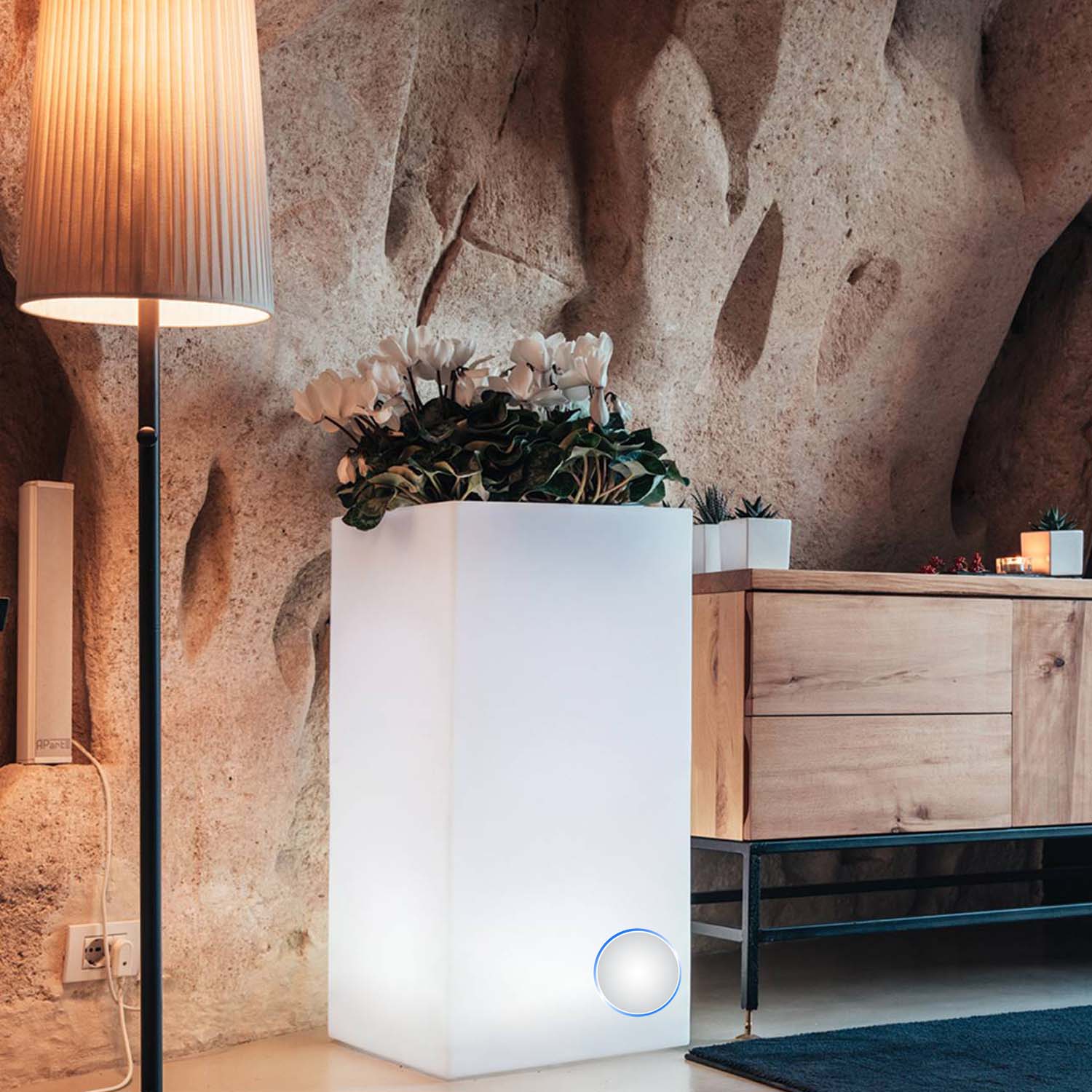 foto del prodotto vaso luminoso in resina quadrato 40x40 led luce bianca mod. cube top bright