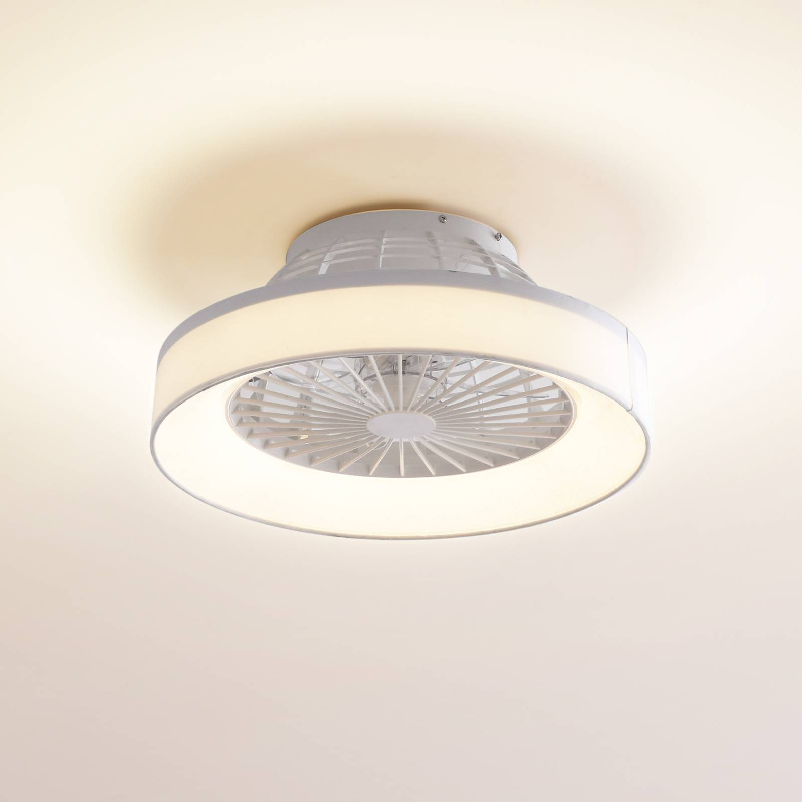 foto del prodotto ventilatore da soffitto lindby led mace, bianco, silenzioso, cct