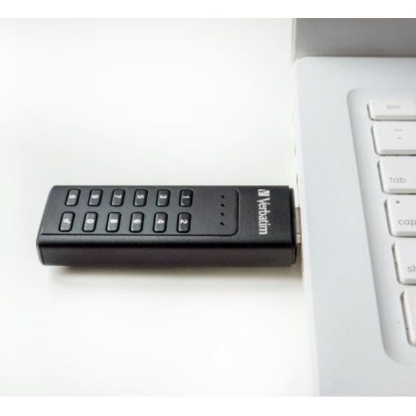 foto del prodotto verbatim keypad secure memoria usb 3.0 con tastierino d accesso e crittografia dei dati 32 gb nero