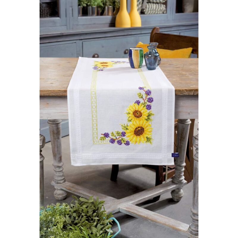 foto del prodotto vervaco kit punto croce prestampato centrotavola girasoli biancheria da tavola set fai da te creativo 40 x 100 cm kit hobby creativi adulti casa