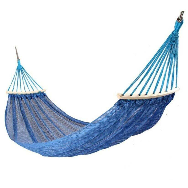 foto del prodotto vetrineinrete amaca da giardino e da campeggio colorata in cotone con supporto in legno da appendere con sacca per il trasporto 185x135 cm blu