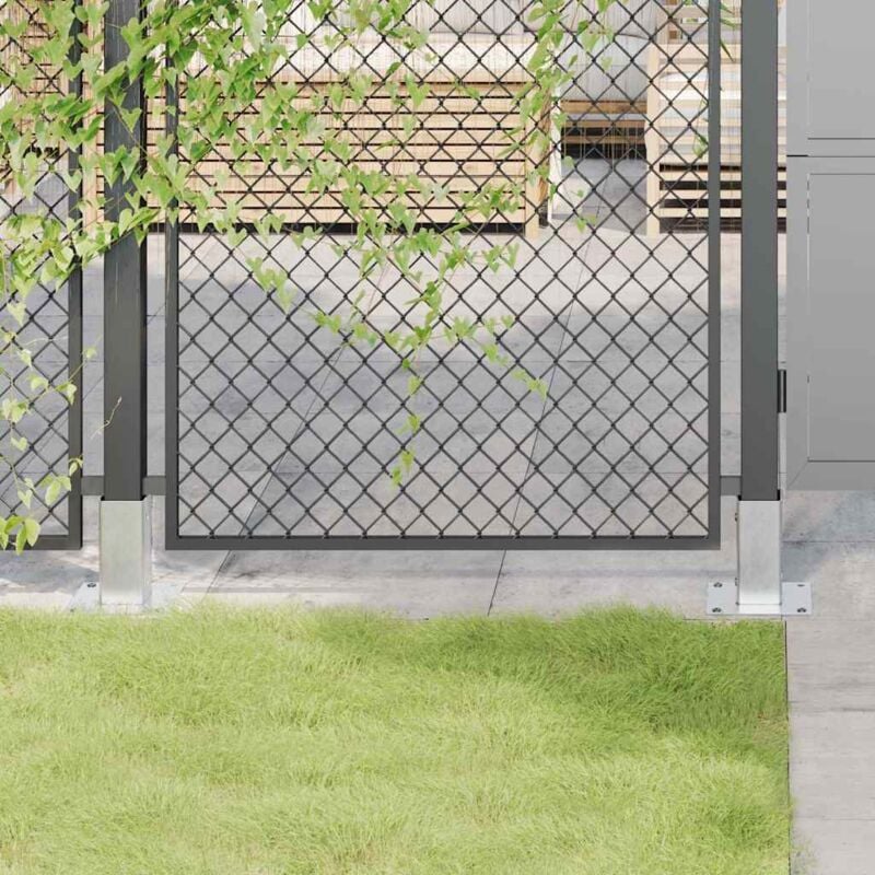 foto del prodotto vidaxl basi per pali quadrate 4 pz argento 61x61 mm in acciaio zincato