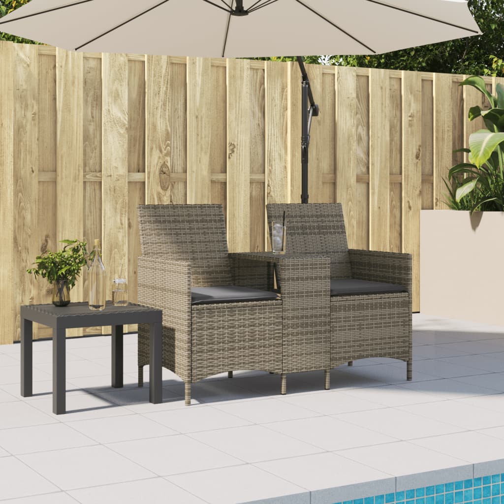 foto del prodotto vidaxl divano giardino 2 posti con tavolo e cuscini grigio polyrattan