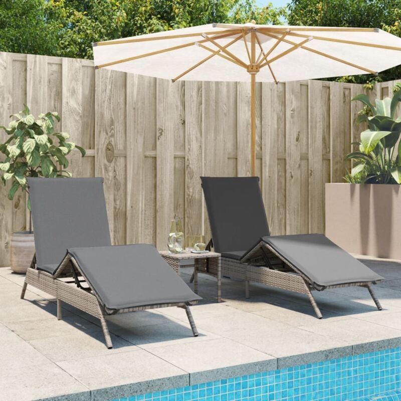 foto del prodotto vidaxl lettini prendisole 2 pz con tavolino grigio in polyrattan