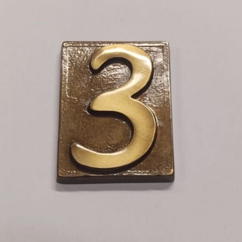 foto del prodotto vumme srl numero civico in ottone confinitura bronzata numero 3