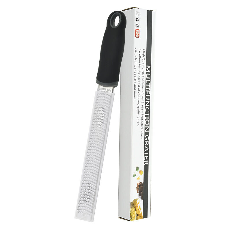 foto del prodotto zester nero microplane per agrumi, parmigiano, zenzero, cioccolato e noce moscata con lama fine
