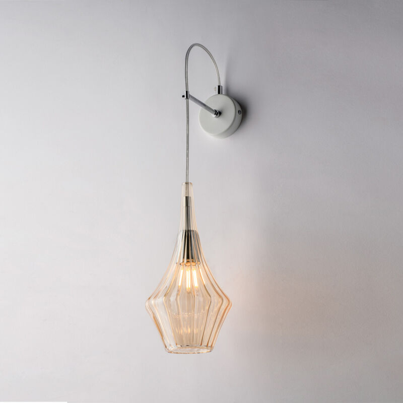 foto del prodotto zeus applique in ferro con vetro ambra pyrex 1 luce .14 p.21 bl270 ap1 am