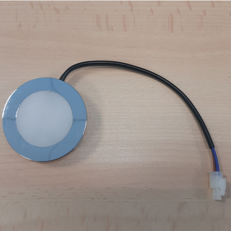 foto del prodotto zz faretto x specchio da bagno mod.960 con 2 ante rov b.co